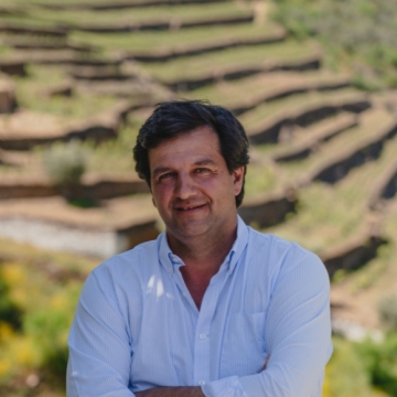 Graduated in Agricultural Sciences Engineering from the University of Porto in 2002, Pedro has dedicated his entire professional career to viticulture, with a deep connection to the Douro...