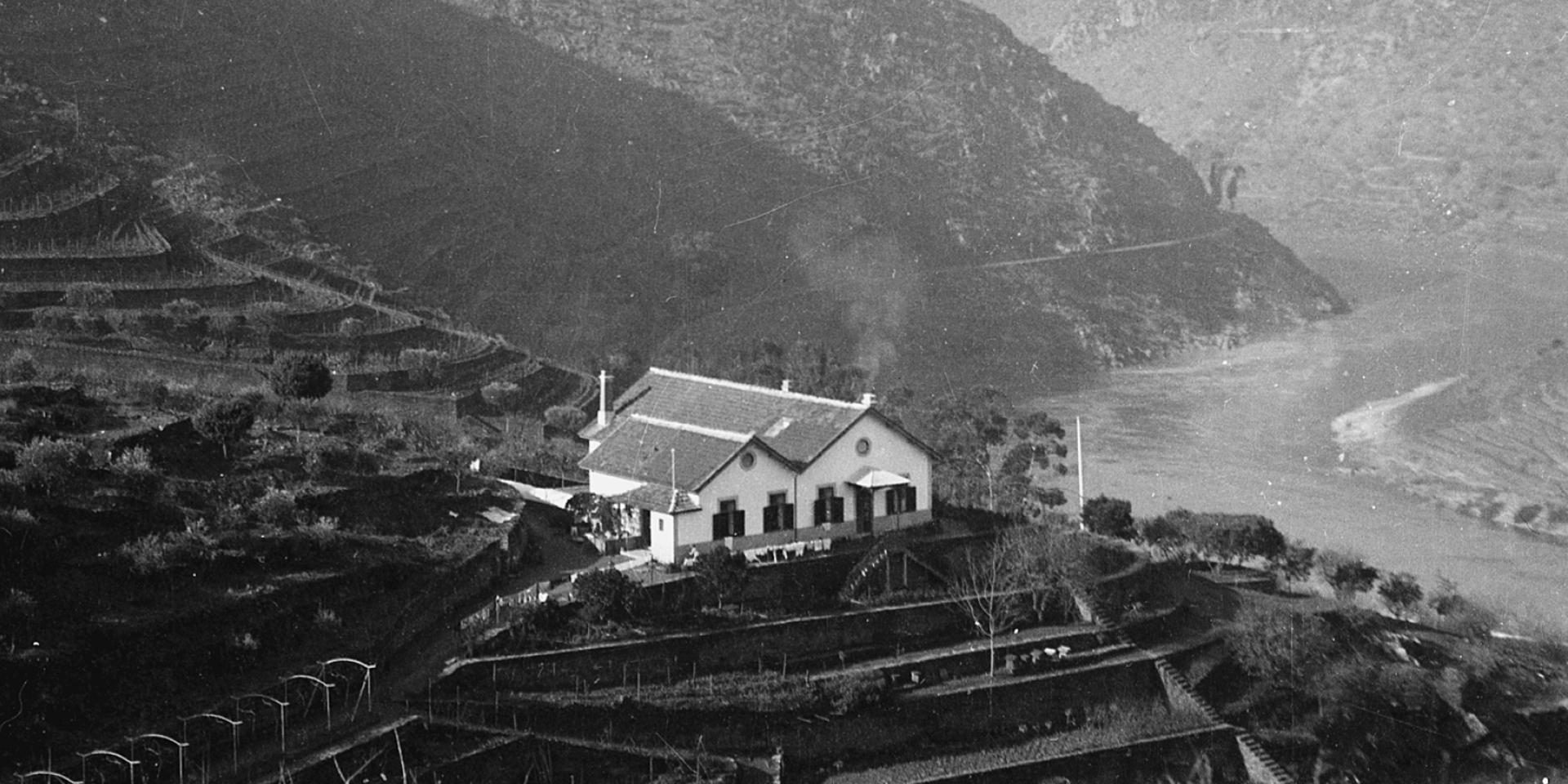 Jusqu’à la fin du XVIIIe siècle, les pentes raides et rocailleuses autour de Vargellas restèrent éloignées...