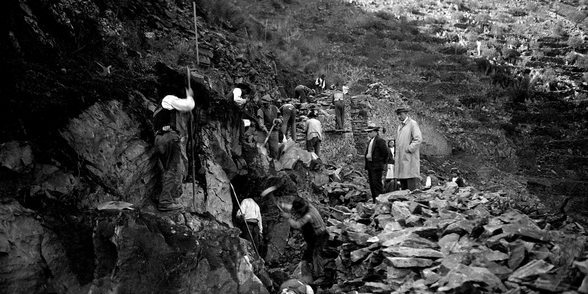 Beim Ausbau der Eisenbahnlinie am Douro 1884 wurden einige Weinberge von Vargellas enteignet und 1886 die Vargellas-Eisenbahnstation erbaut. Im...