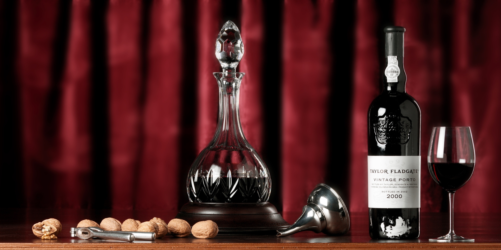 Decanting Port - You don't need to be an expert to serving port wine, but there are some serving techniques which will help you to enjoy...