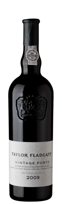 A vintage Port wine which manages to combine the massive structure and powerful fruitiness of the 2009 harvest with elegance, poise and...